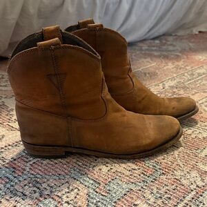 LIBERTY Black Tan Ankle Boots